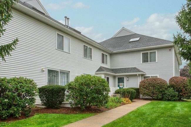 Building Photo - 360 Littleton Rd