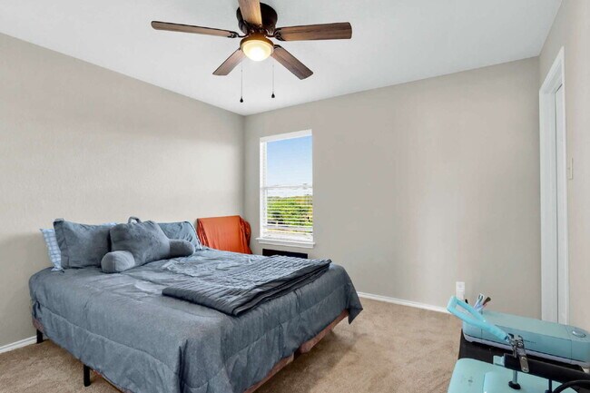 Building Photo - "Charming 3-Bedroom Home with ONE MONTH FREE!*"