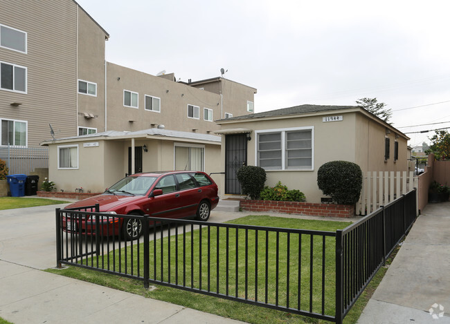 Building Photo - 11942 Courtleigh Dr