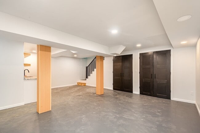 Building Photo - 138 Lakeside Park Dr
