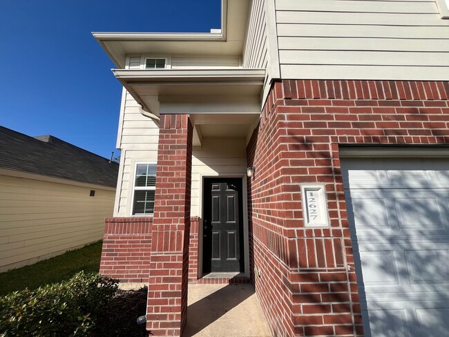 Building Photo - Move-in ready Charming 4-Bed, 2.5-Bath Hom...