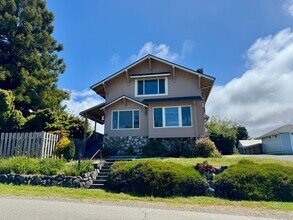 Building Photo - Charming Craftsman in Bandon Heights | 3 Bed / 2 Bath | Ocean & River Views