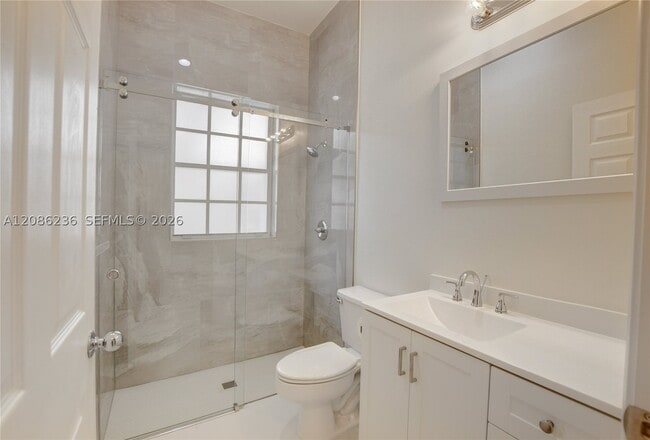 Building Photo - 11622 Creekside Dr