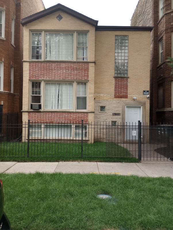 Building Photo - 7835 S Essex Ave