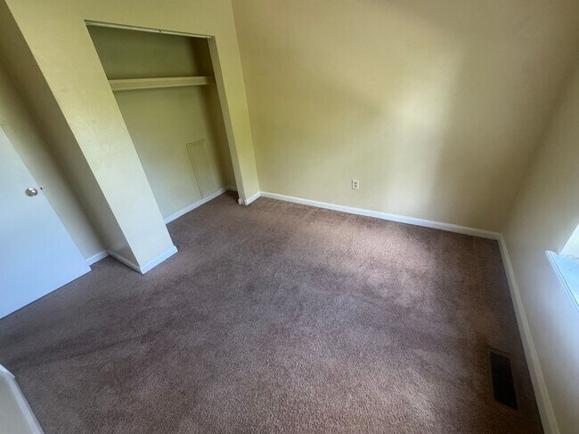 Building Photo - 1419 Jenninfer Drive
