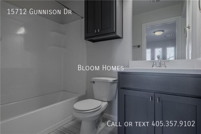 Building Photo - 15712 Gunnison Dr