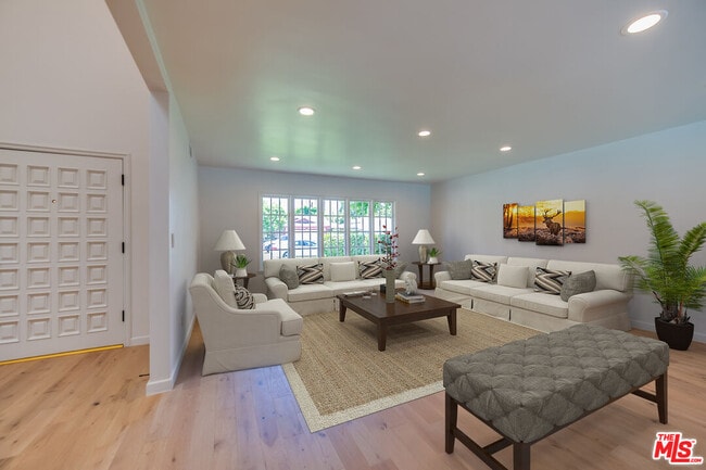 Building Photo - 13133 Morrison St