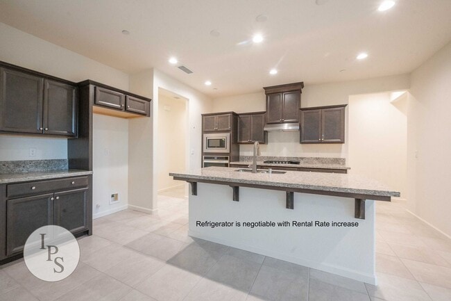 Building Photo - Newer East Clovis Home, 4BR/2BA, with Sola...