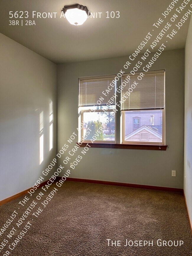 Building Photo - 5623 Front Ave