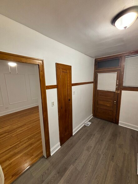 Building Photo - 7935 S Ellis Ave