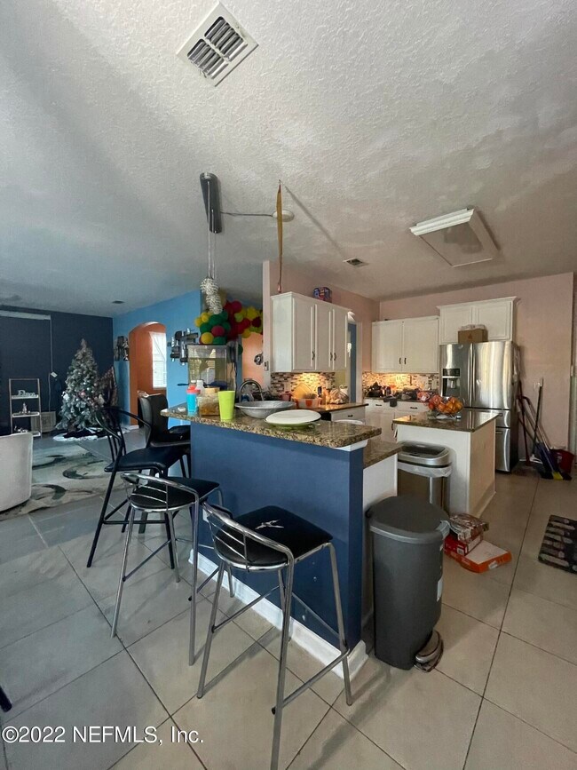 Building Photo - 15888 Lexington Park Blvd