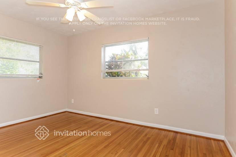 Building Photo - 2359 Eastwood Dr