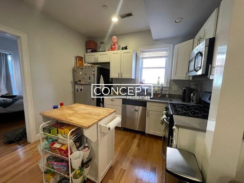 Building Photo - 721 Parker St