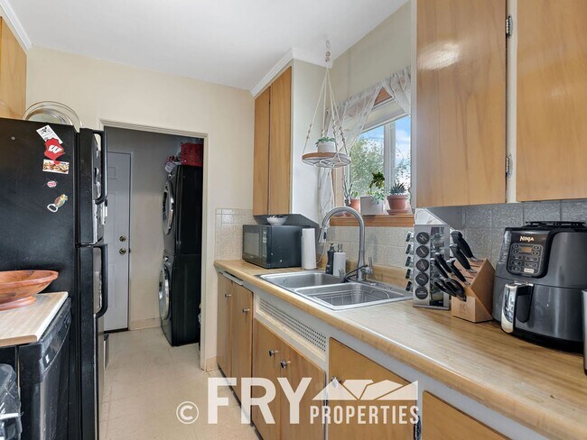 Building Photo - Cozy Ranch in Prime Location With A Large ...
