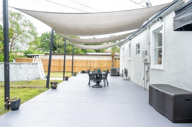 Building Photo - 4821 SW 5th St