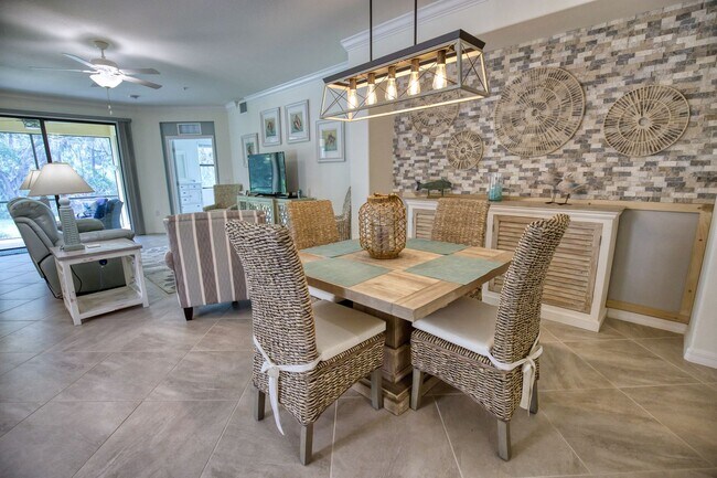 Building Photo - Seasonal Short-Term Coach Home 2-Bedrooms plus den, 2-Bath in Gran Paradiso!