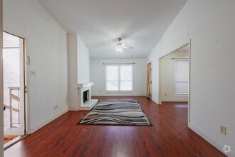Building Photo - 2110 Wilcrest Dr