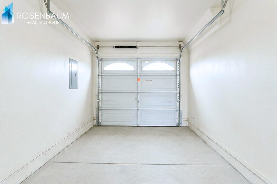 Building Photo - Charming 2-bedrooms, 1.5-baths two story duplex home in Prescott Valley!