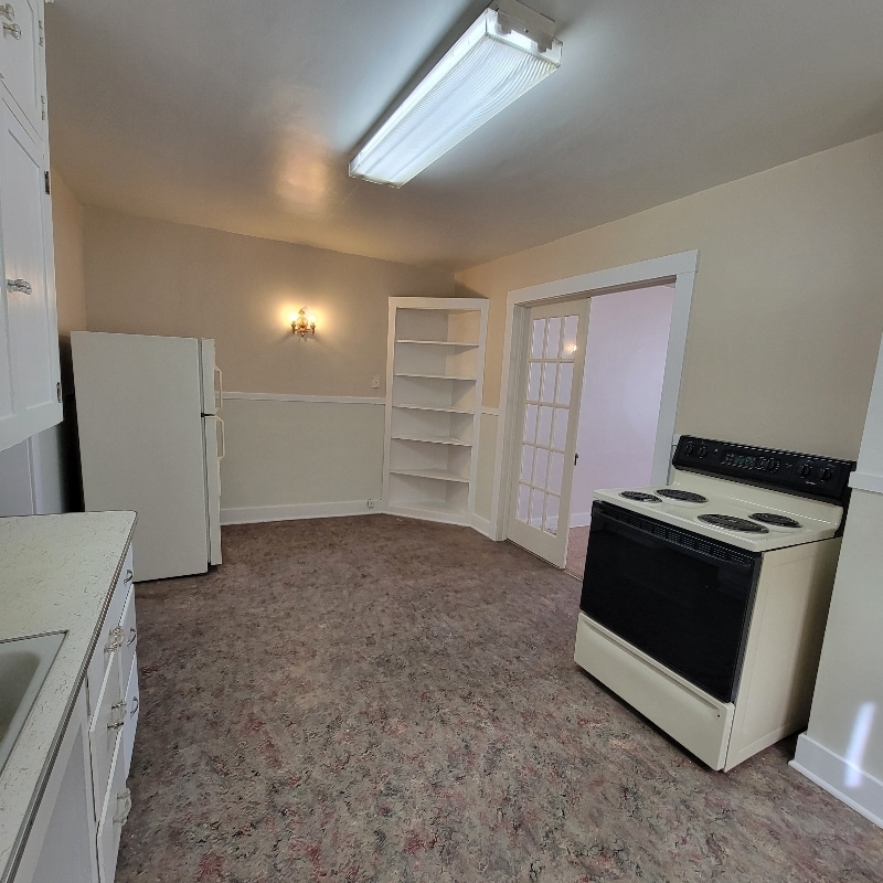 Building Photo - 721 SE Kane St