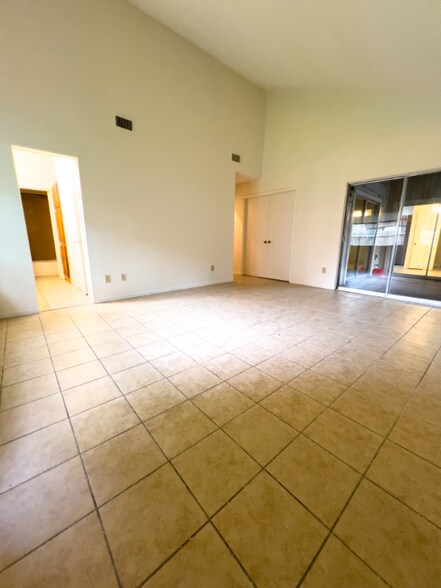 Building Photo - 2827 Waypark Dr