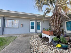 Building Photo - Charming 1-Bed, 1-Bath Home in Fort Walton...
