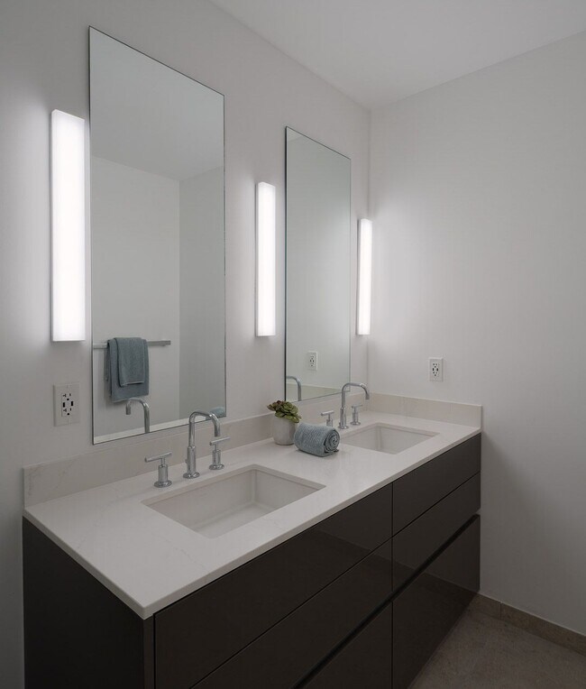 Building Photo - The Henry