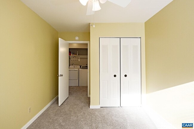 Building Photo - 964 Sutton Ct