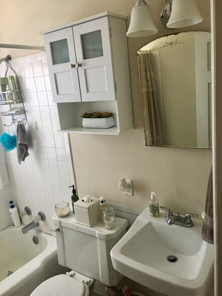Bathroom - 128 Barberry Lane