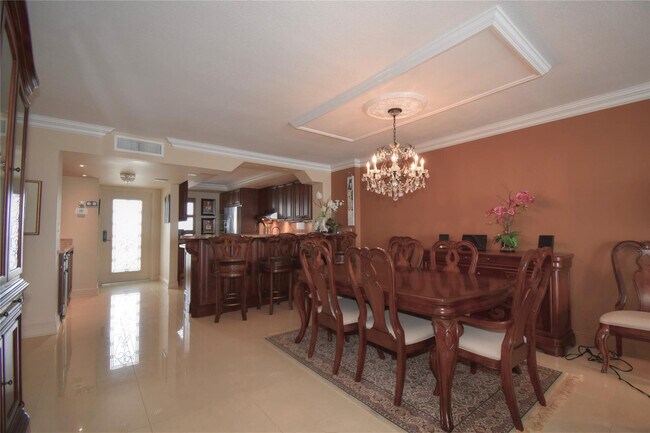 Building Photo - 1012 N Ocean Blvd