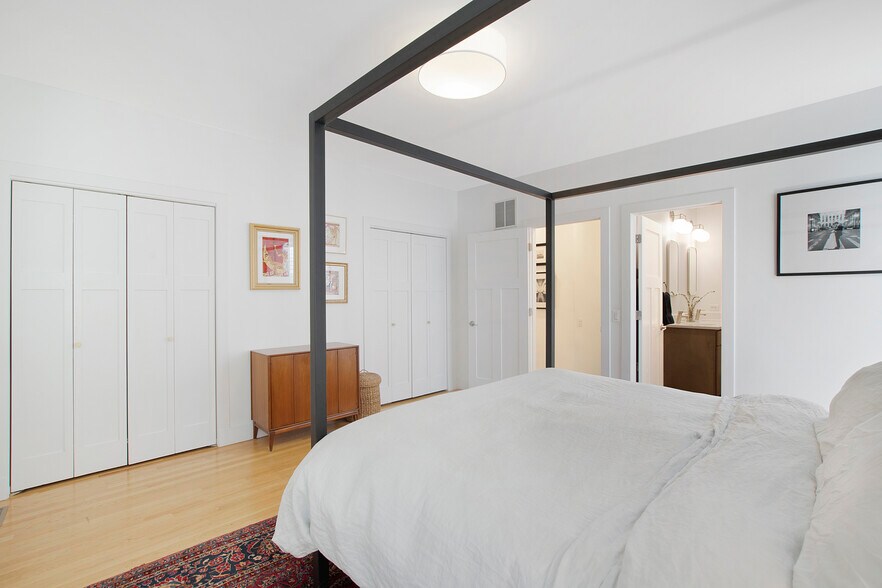 Building Photo - 4532 N Damen Ave