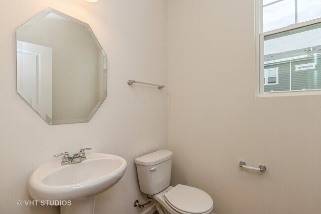 Building Photo - 155 Yorktown Ct