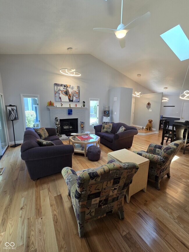 Building Photo - 8198 Foxchase Cir