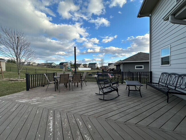 Building Photo - HUGE YARD!! 4 Bedroom, 3.5 Bath in Granger