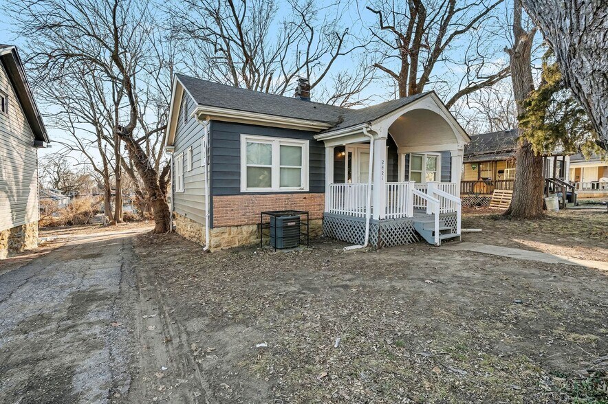 Building Photo - 2421 E 67th Terrace