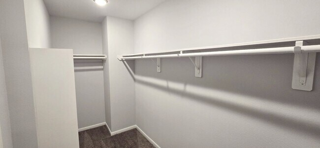 Building Photo - 10050 Pine Valley Ct