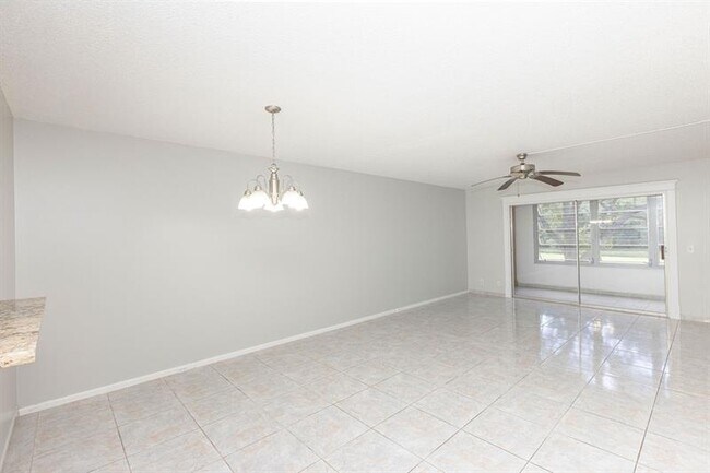 Building Photo - 1000 SW 125th Ave