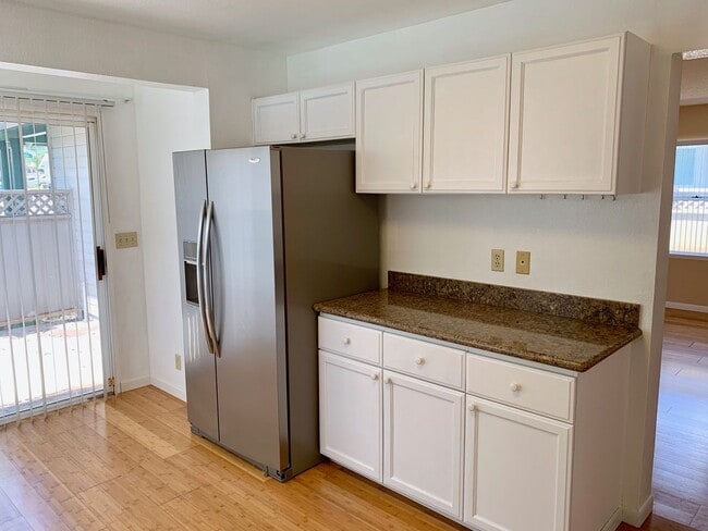 Building Photo - Stunning 3-bedroom and 3-bathroom Home (Ka...