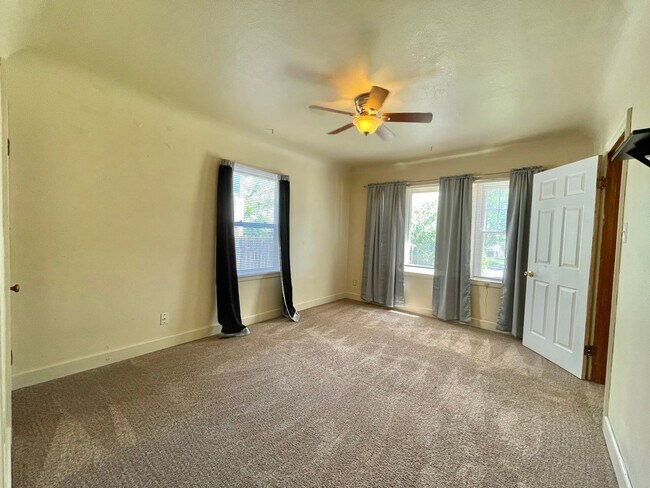 Building Photo - 4 Bedroom - PRE-LEASE FOR JUNE