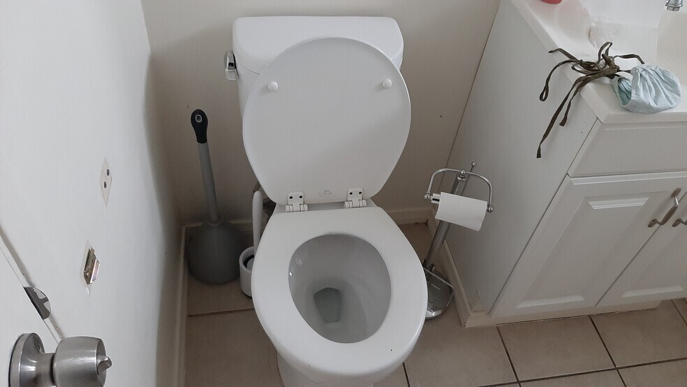 Building Photo - 455 W Elk Ave