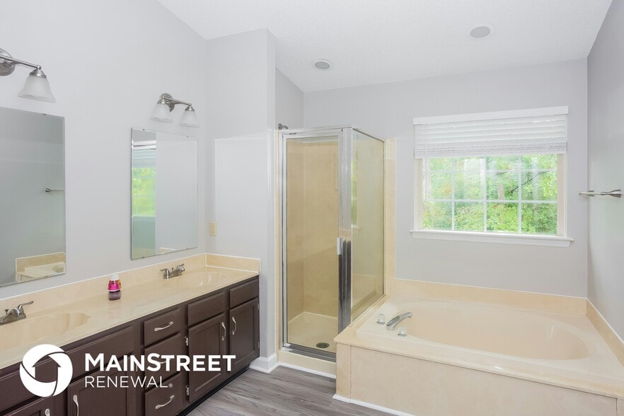 Building Photo - 2604 Yarrow Rd