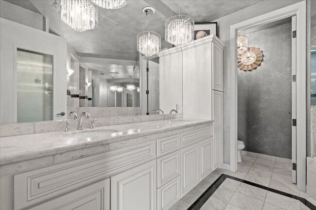 Building Photo - 360 E Desert Inn Rd