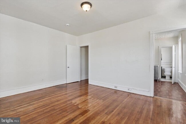 Building Photo - 903 W Duncannon Ave