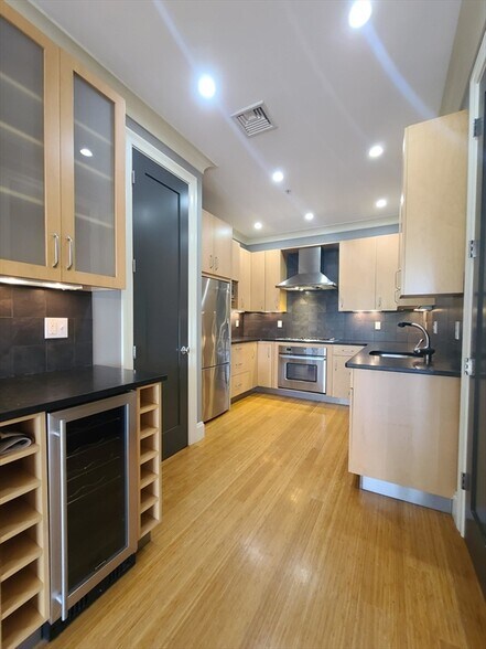 Primary Photo - 354 Dorchester St