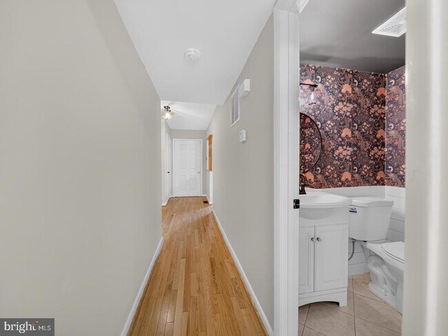 Building Photo - 15057 Cherrydale Dr