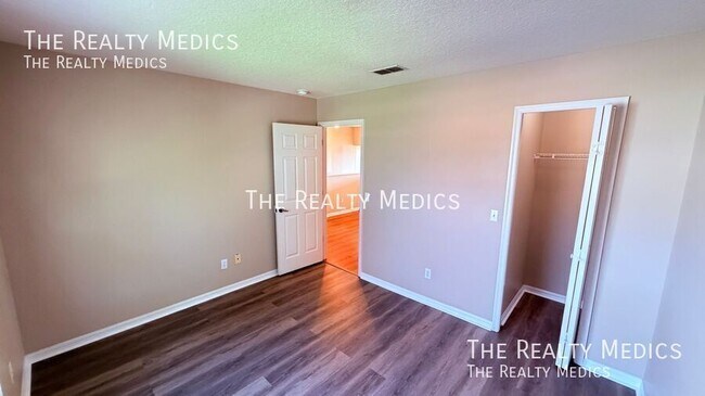 Building Photo - 2837 River Ridge Dr