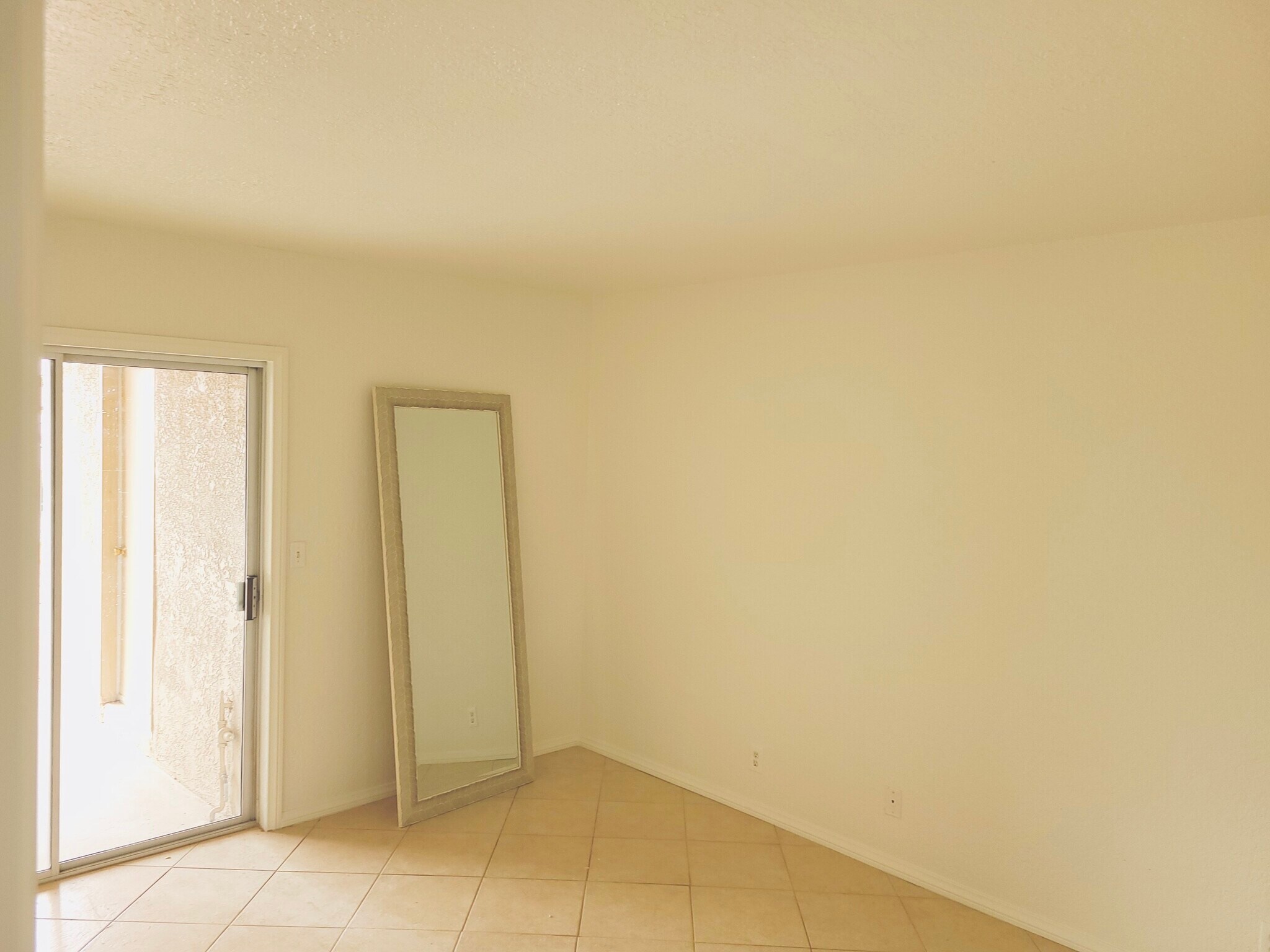 Building Photo - 261 Cottonwood Dr