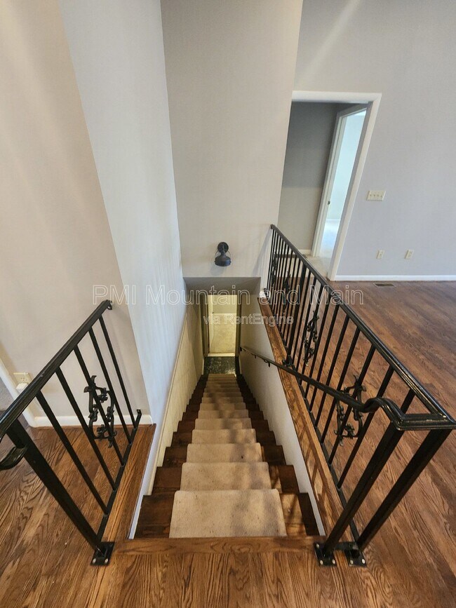 Building Photo - 4000 Laurel Park Hwy