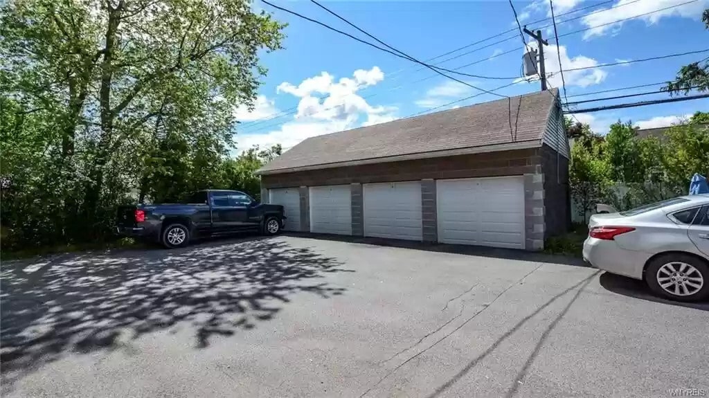 Building Photo - 2711 Sheridan Dr