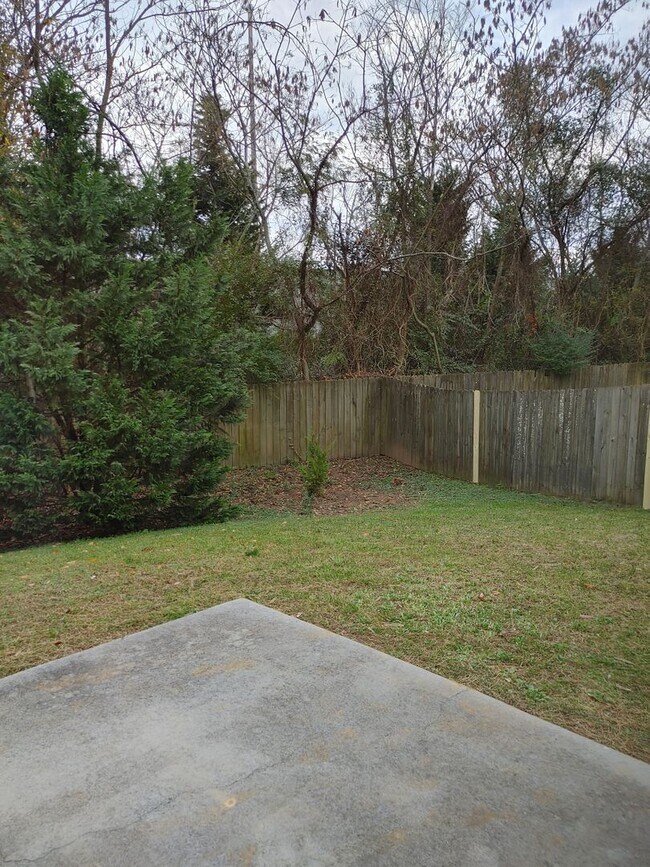 Building Photo - West Knoxville 37909 - Beautiful & newly remodeled with 4 bedroom, 3.5 baths - Call Sharon Arnwin...