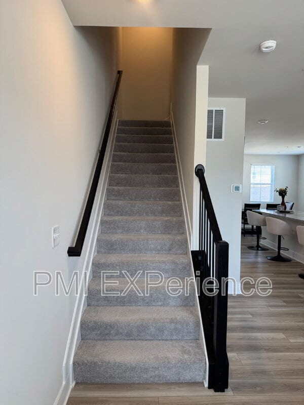 Building Photo - 10705 Millport St